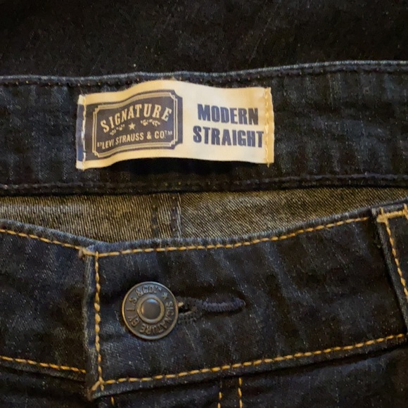Levi’s Signature Jeans - Like New - Picture 5 of 6